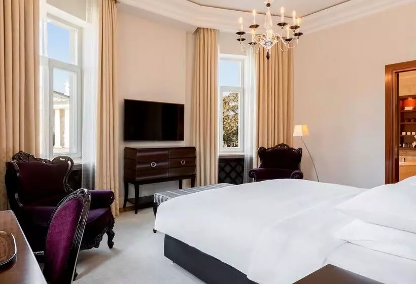 Grand Hotel Vilnius, Curio Collection By Hilton