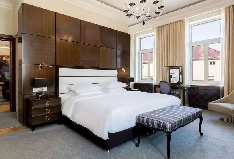 Grand Hotel Vilnius, Curio Collection By Hilton