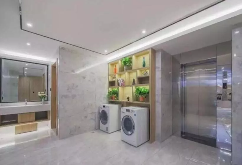 Отель Green Tree Inn Nanjing Xinjiekou Wangfu Avenue