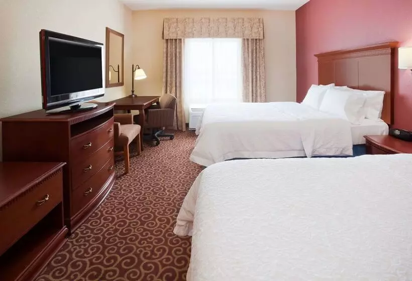 Отель Hampton Inn Fairmont
