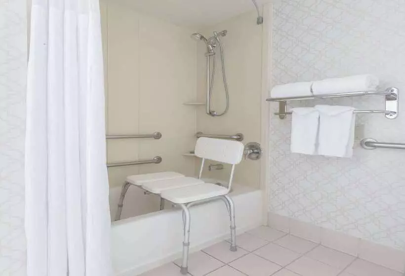 Отель Hawthorn Suites By Wyndham Livermore