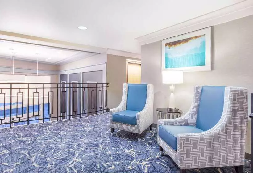 Отель Hawthorn Suites By Wyndham Livermore