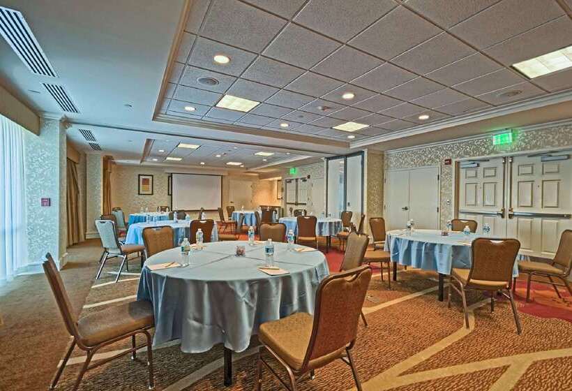فندق Hilton Garden Inn Mt. Laurel