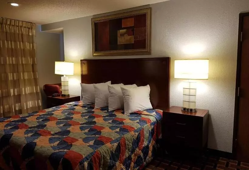 酒店 Le Mars Inn And Suites