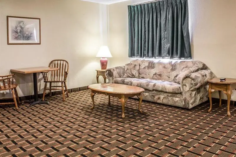 ホテル Le Mars Inn And Suites