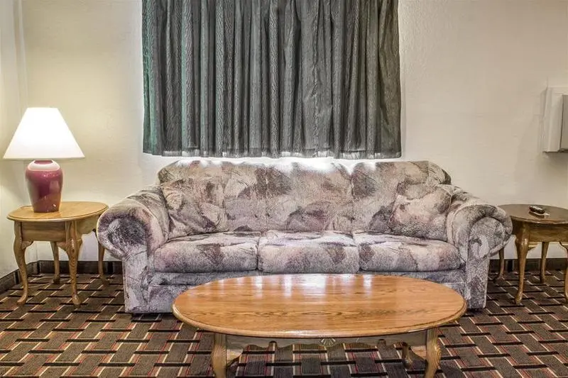 ホテル Le Mars Inn And Suites