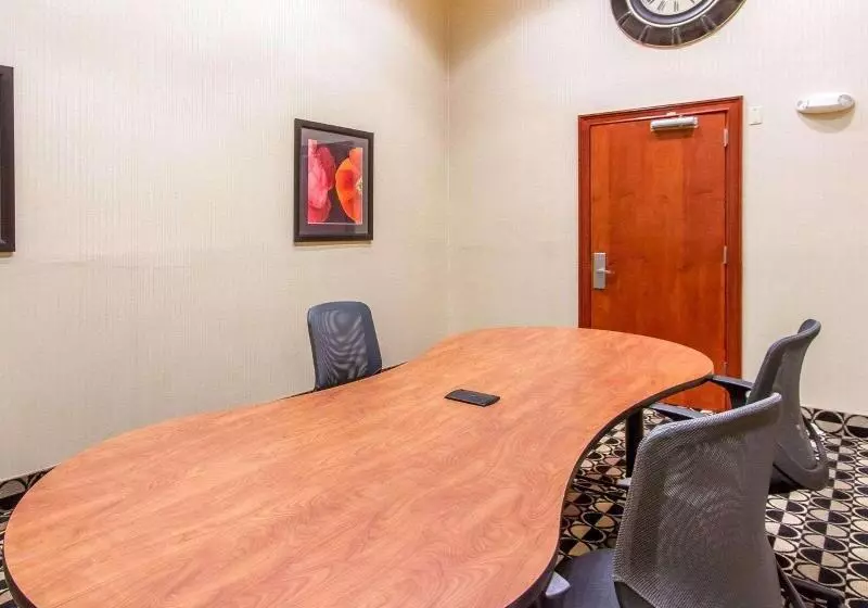 ホテル Quality Inn & Suites Greenville I65
