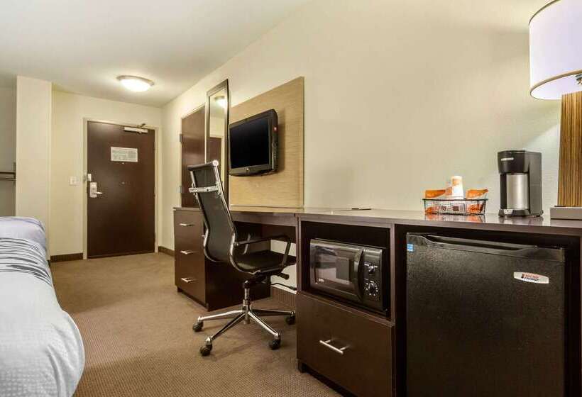 בית מלון כפרי Sleep Inn & Suites Grand Forks Near Alerus Center