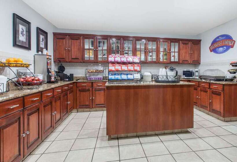 호텔 Super 8 By Wyndham Lubbock West