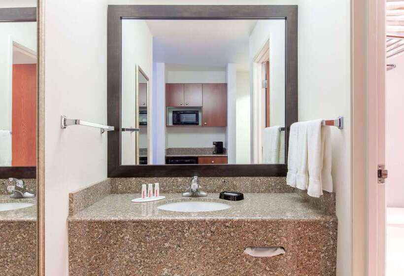 호텔 Super 8 By Wyndham Lubbock West