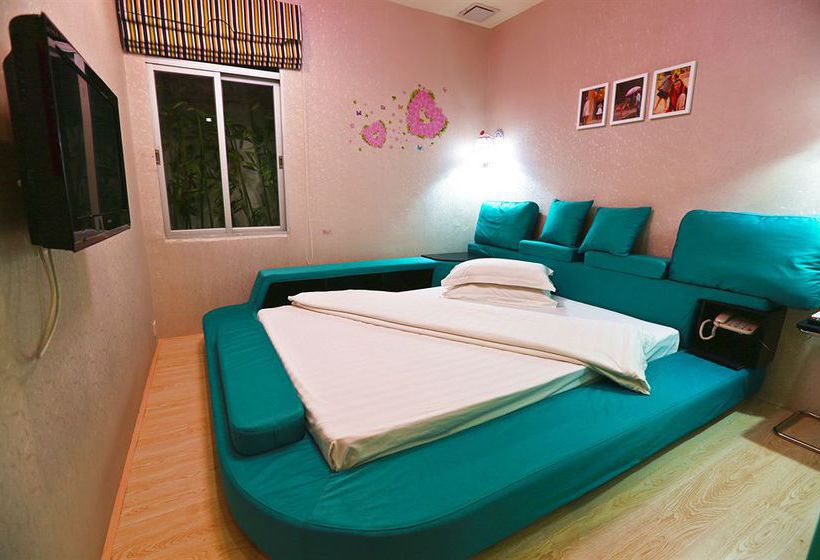 בית מלון כפרי Tavernew