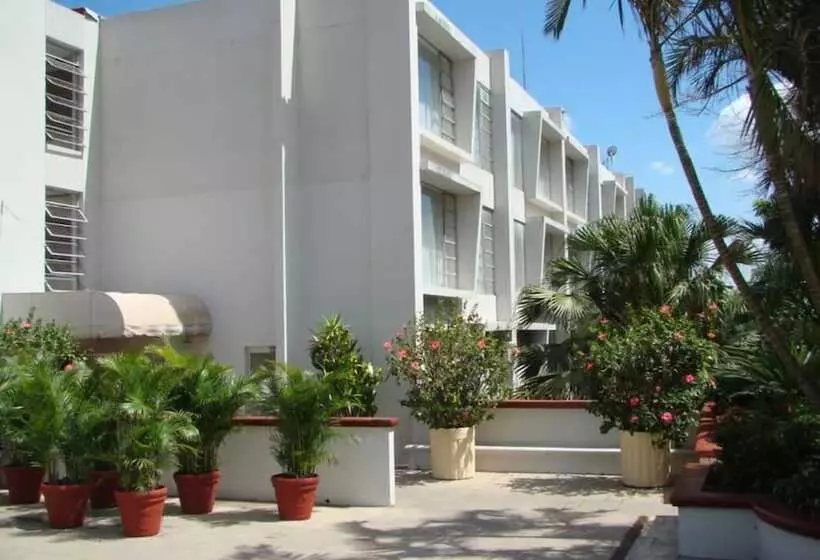 Plaza Hotel And Suites