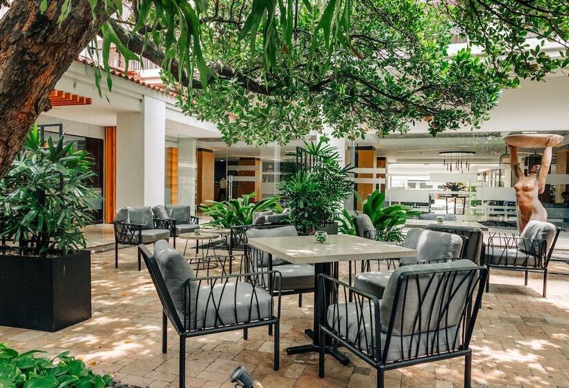 Plaza Hotel And Suites