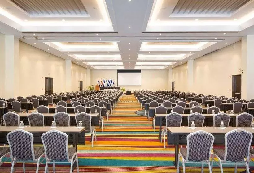 Plaza Hotel And Suites