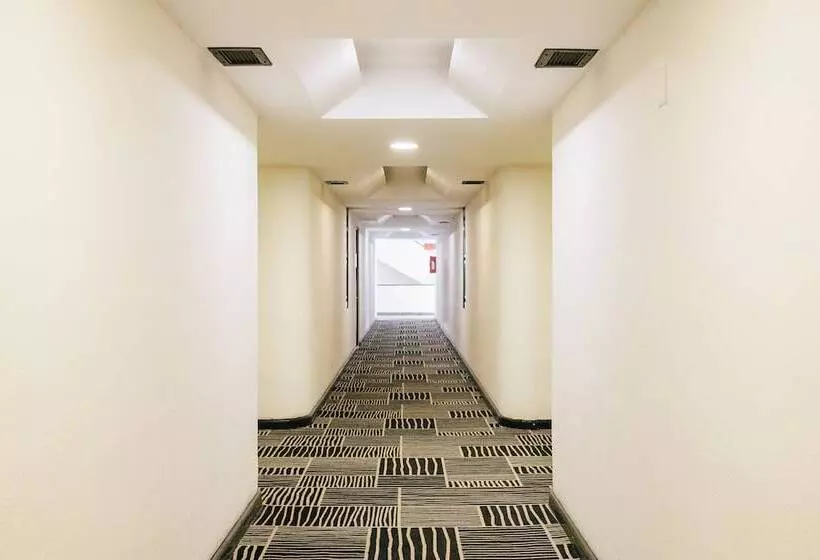 Plaza Hotel And Suites