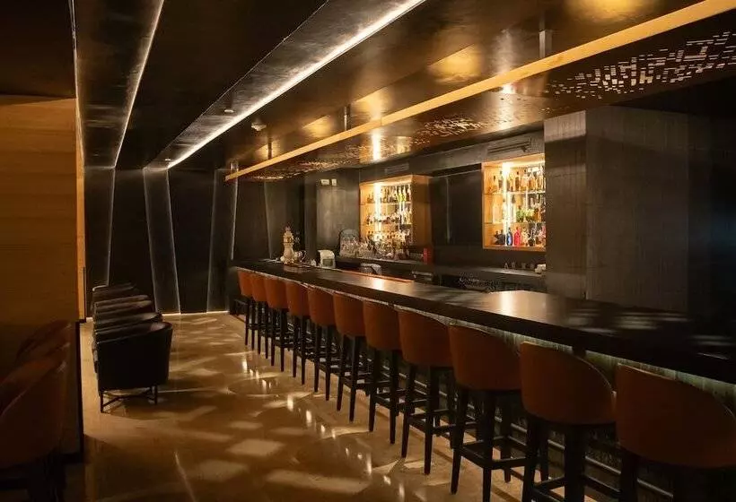 Plaza Hotel And Suites