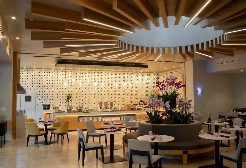 Plaza Hotel And Suites