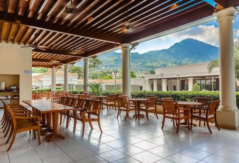 Plaza Hotel And Suites