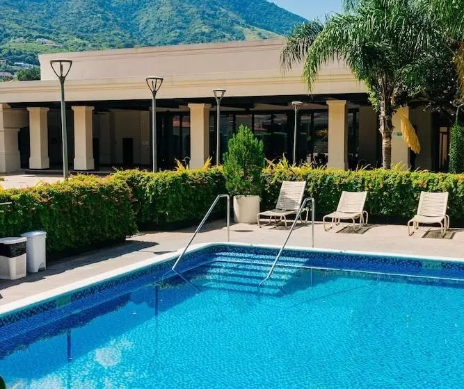 Plaza Hotel And Suites