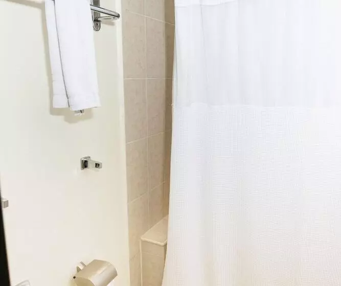 Plaza Hotel And Suites