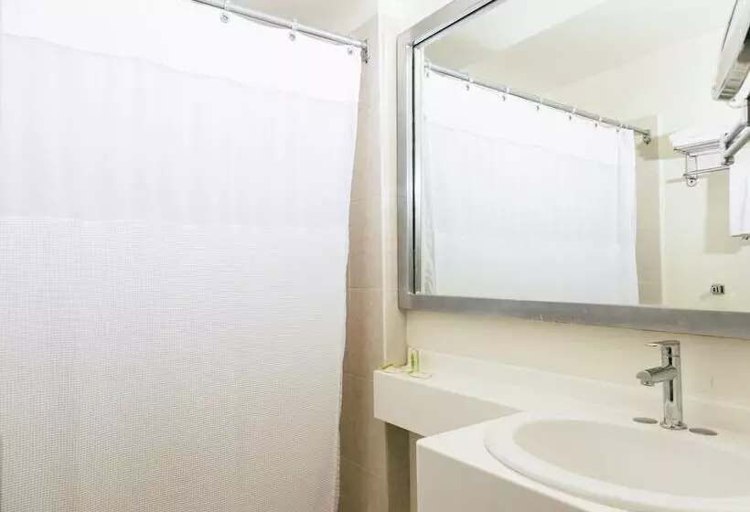 Plaza Hotel And Suites