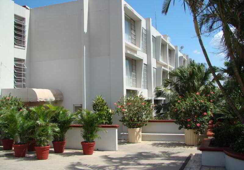 Plaza Hotel And Suites