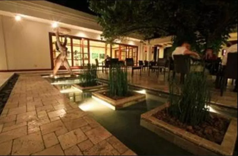 Plaza Hotel And Suites