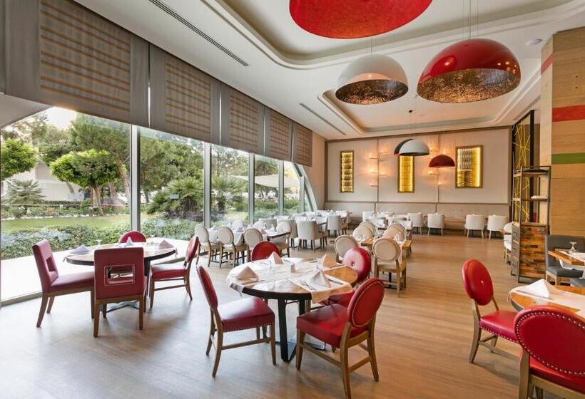 استراحتگاه Titanic Deluxe Lara