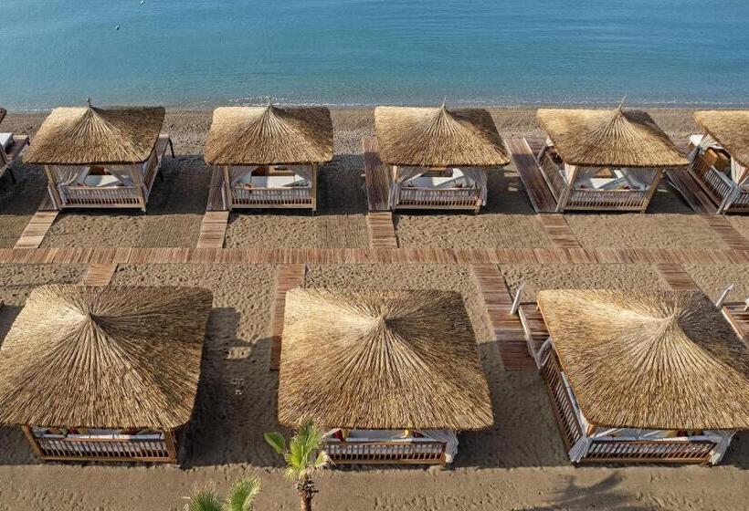 استراحتگاه Titanic Deluxe Lara