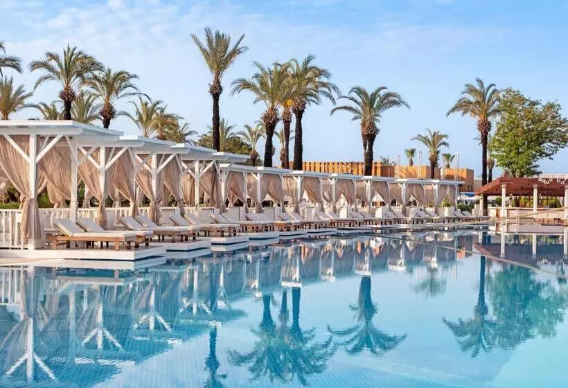 استراحتگاه Titanic Deluxe Lara