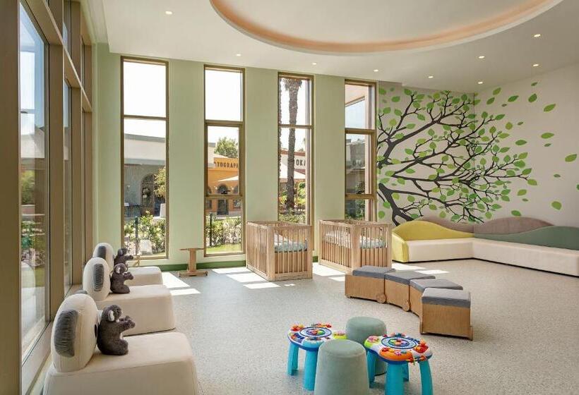 استراحتگاه Titanic Deluxe Lara