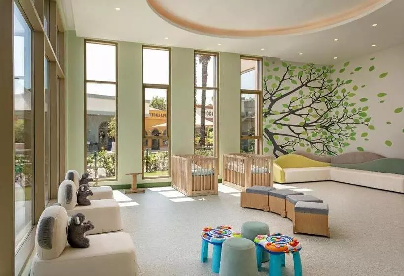 استراحتگاه Titanic Deluxe Lara