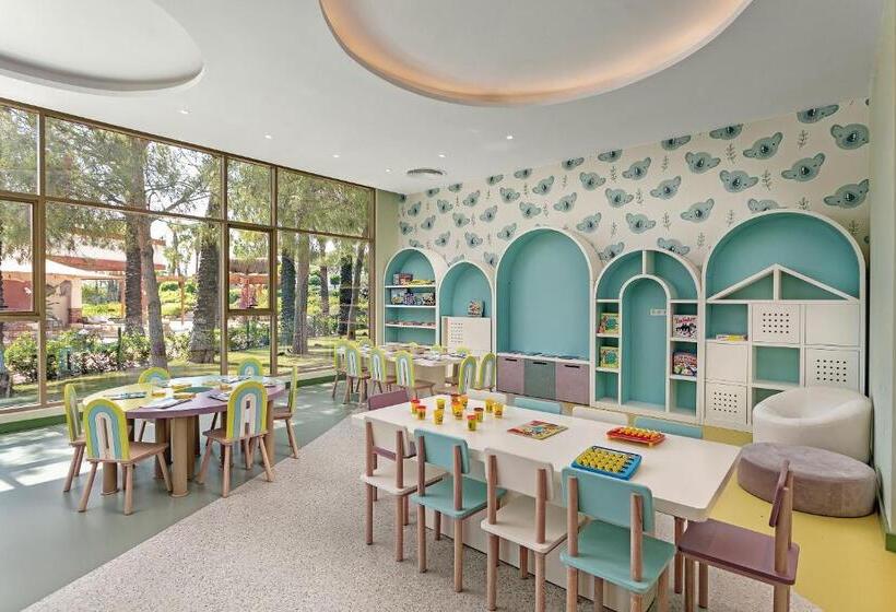 استراحتگاه Titanic Deluxe Lara