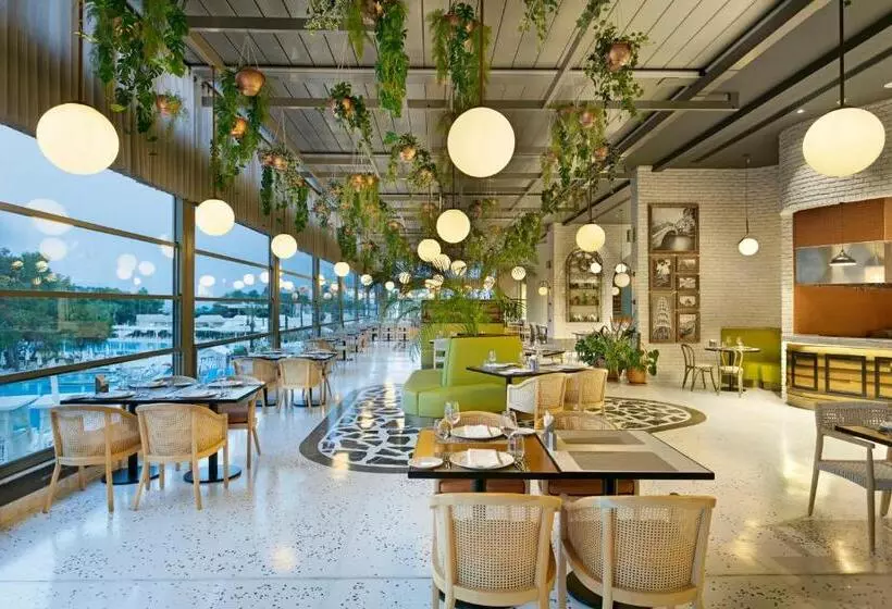 استراحتگاه Titanic Deluxe Lara