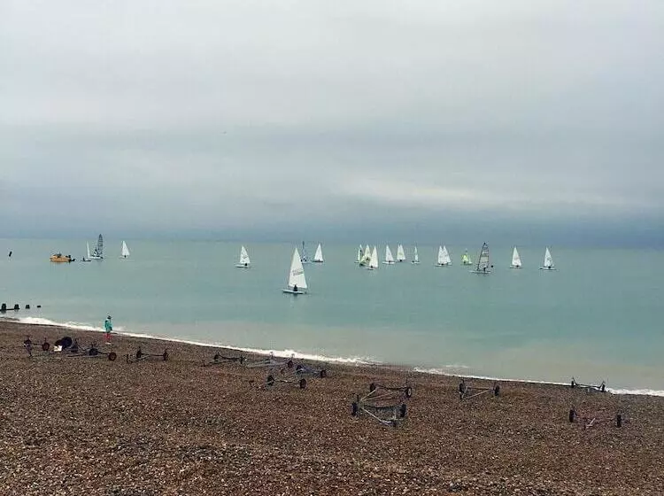 Hotelli Coast Guest House