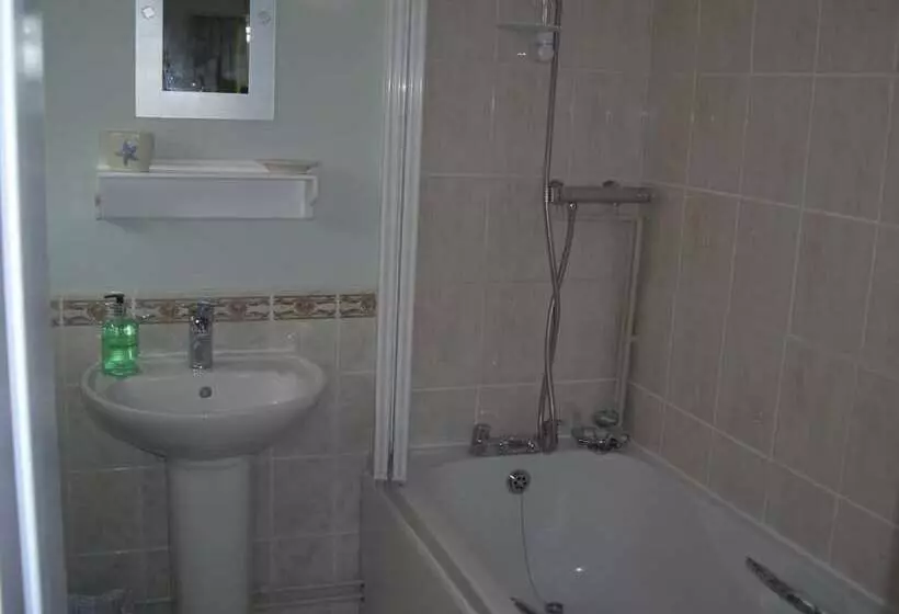 Hotelli Coast Guest House