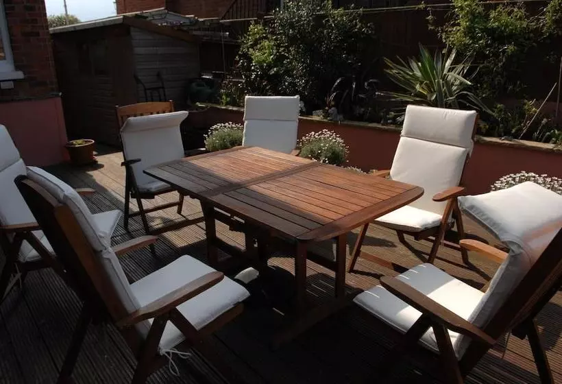 Hotelli Coast Guest House