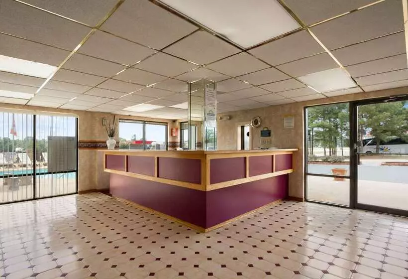 בית מלון כפרי Days Inn By Wyndham Richburg