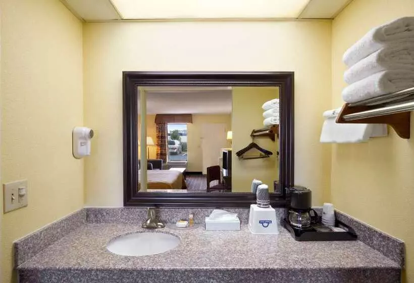 בית מלון כפרי Days Inn By Wyndham Richburg