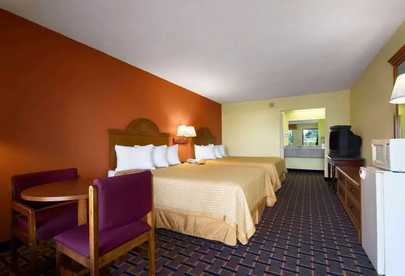 בית מלון כפרי Days Inn By Wyndham Richburg