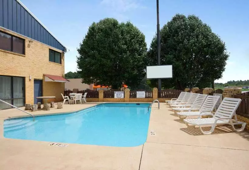 בית מלון כפרי Days Inn By Wyndham Richburg