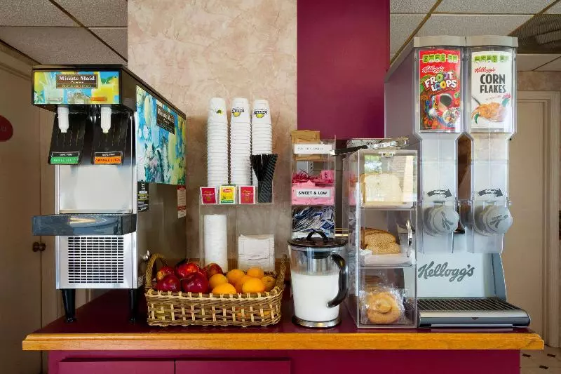 בית מלון כפרי Days Inn By Wyndham Richburg