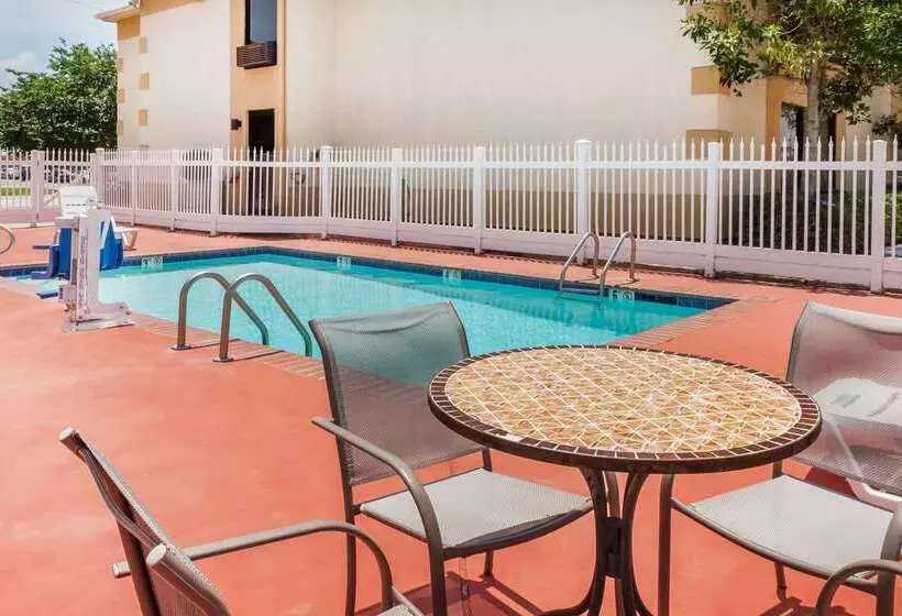 호텔 Days Inn & Suites By Wyndham New Iberia