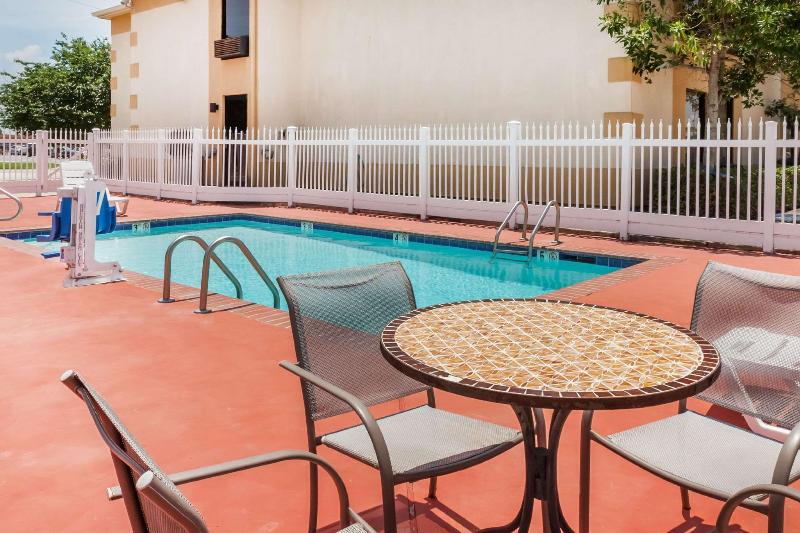 酒店 Days Inn & Suites By Wyndham New Iberia