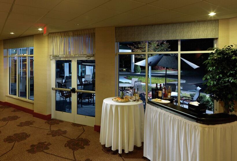 בית מלון כפרי Hilton Garden Inn Milford