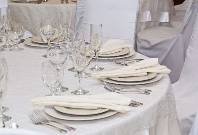 בית מלון כפרי Hilton Garden Inn Milford