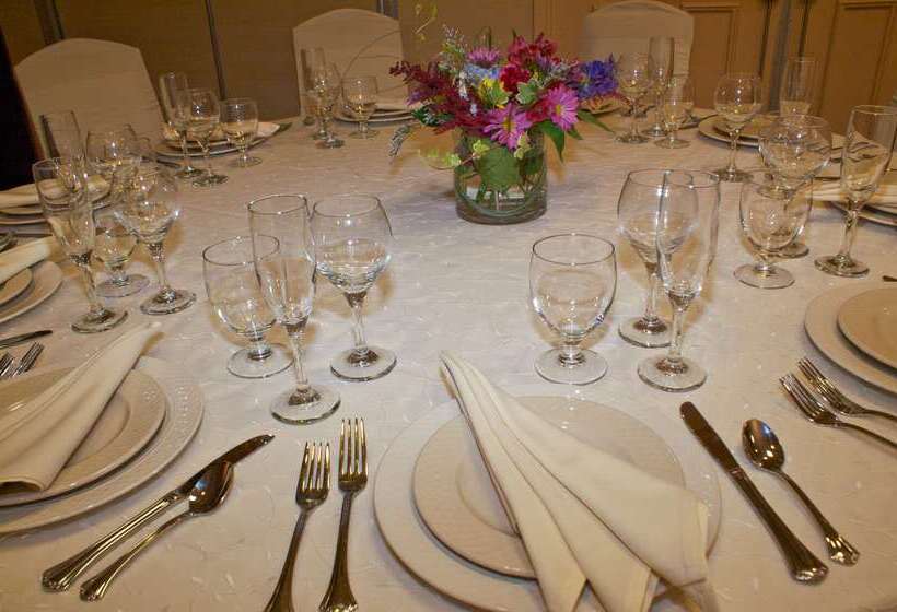 בית מלון כפרי Hilton Garden Inn Milford