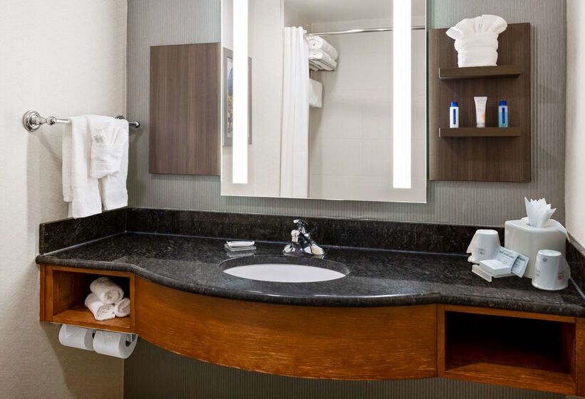 בית מלון כפרי Hilton Garden Inn Milford