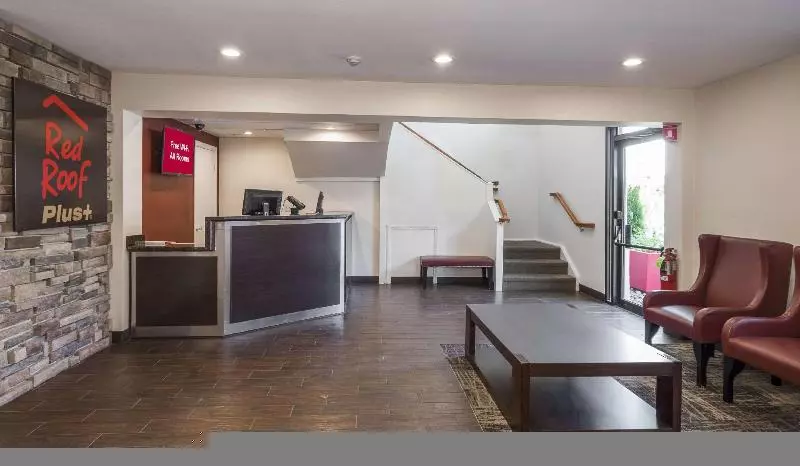 בית מלון כפרי Red Roof Inn Plus+ Poughkeepsie