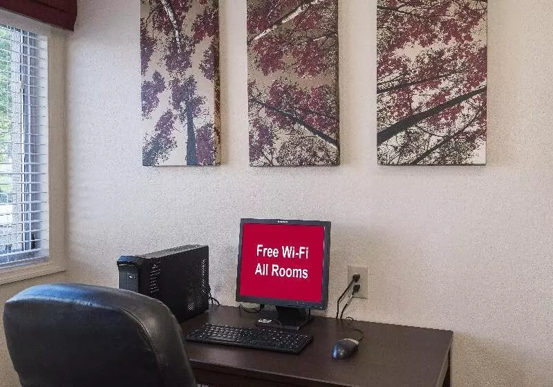 בית מלון כפרי Red Roof Inn Plus+ Poughkeepsie